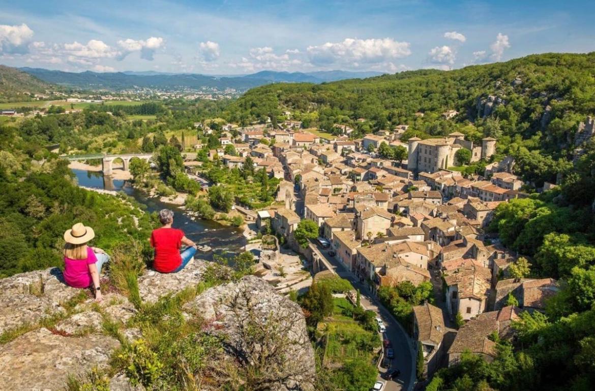 Escapade Ardechoise - Parking Gratuit - Chateau A 2 Pas Aubenas Exterior photo